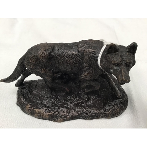 119 - SMALL BRONZE FOX ON BASE - H2