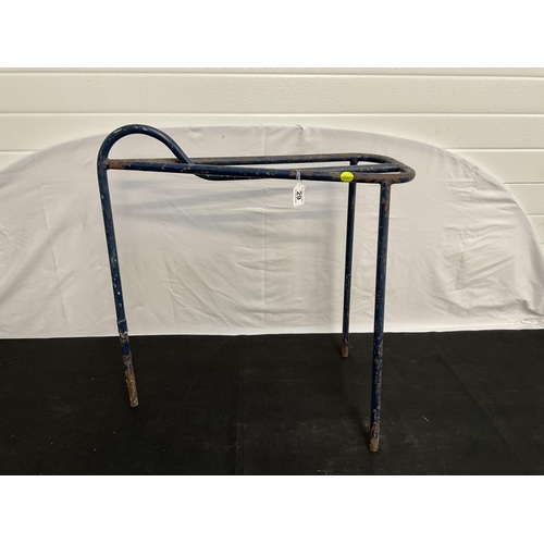 29 - METAL SADDLE STAND
H28