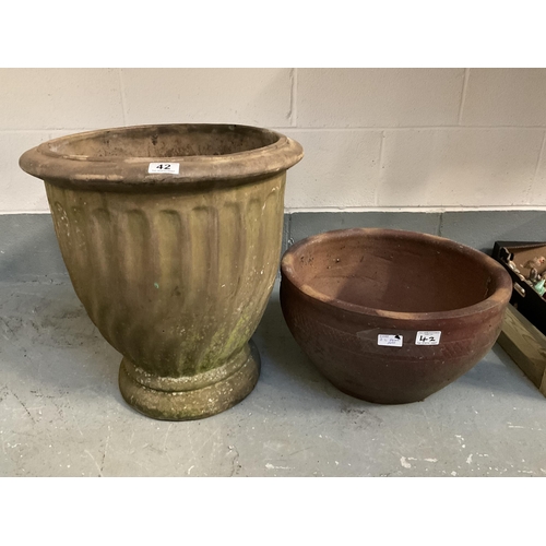 42 - VINTAGE GARDEN URN H20