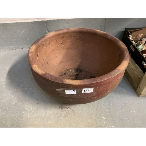 42 - VINTAGE GARDEN URN H20