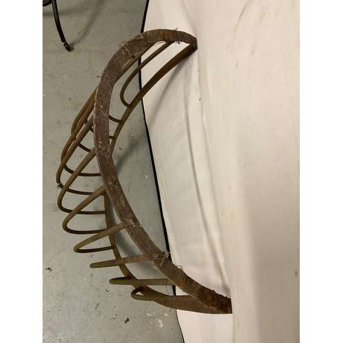 105 - EARLY CAST IRON HAY RACK H31