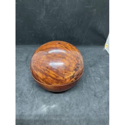 145 - TREEN BURR TRINKET TRAY AND LIDDED BOX ALONG WITH A VINTAGE SINCLAIR MEMORY CALCULATOR