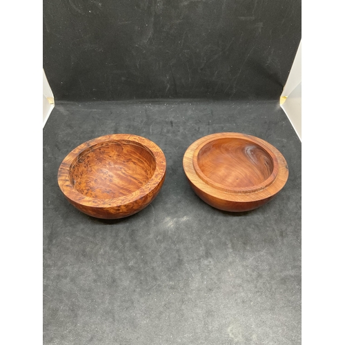 145 - TREEN BURR TRINKET TRAY AND LIDDED BOX ALONG WITH A VINTAGE SINCLAIR MEMORY CALCULATOR