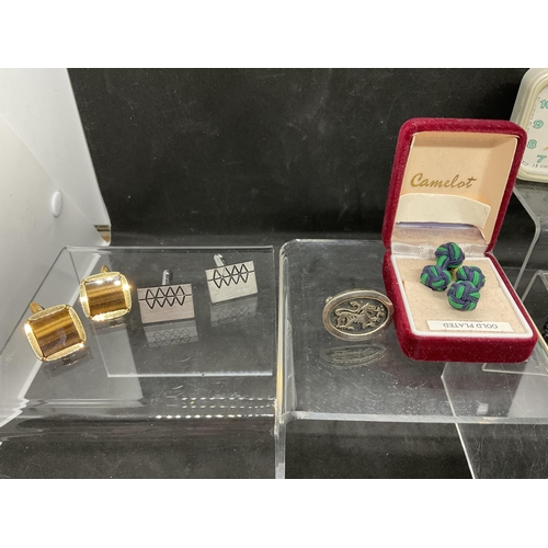 157 - SMALL COLLECTION OF COSTUME JEWELLERY AND COLLECTABLES TO INC POISON BOTTLE, CUFF LINKS ETC