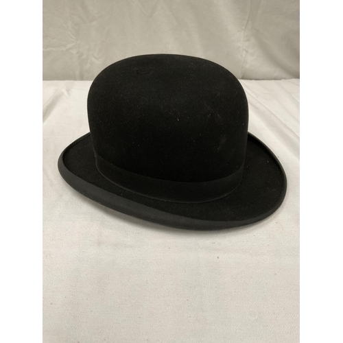 158 - VINTAGE DUNN AND CO BOWLER HAT WITH CARD BOX