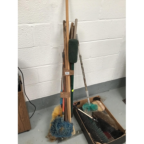 202 - QTY OF HOUSEHOLD BRUSHES ETC