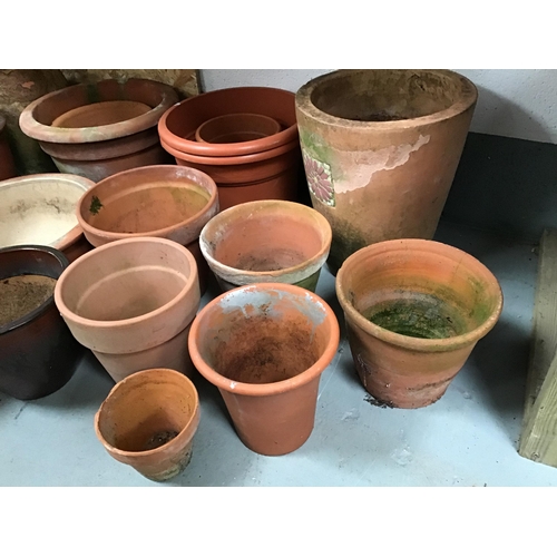 212 - LARGE QTY OF TERRCOTTA GARDEN POTS ETC