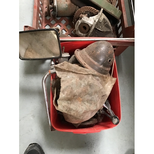 213 - QTY OF VINTAGE MORRIS MINOR CAR PARTS TO INCLUDE PETROL TANK ETC