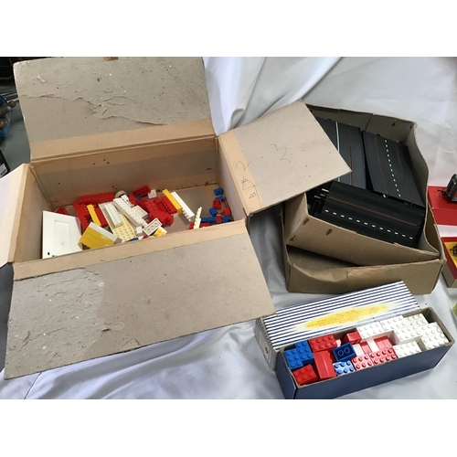 215 - SUITCASE OF VINTAGE TOYS TO INCLUDE TRIANG RAILWAY MINI MOTORWAY SET ETC