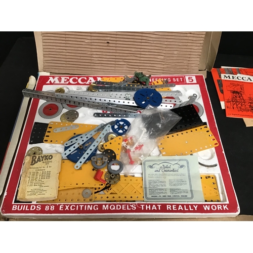 216 - VINTAGE MECCANO NO 5 SETS AND A BAYKO BUILDING SET A/F