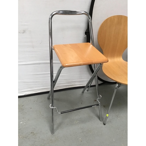 237 - 2 WOOD SEATED STACKING CHAIRS, A FOLDING WOODEN CHAIR, FOLDING KITCHEN STOOL AND A FOLDING SINGLE BE... 