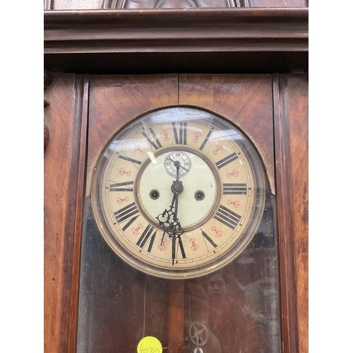 200 - VICTORIAN MAHOGANY CASED TWIN WEIGHT VIENNA WALL CLOCK WITH LION FINIAL A/F