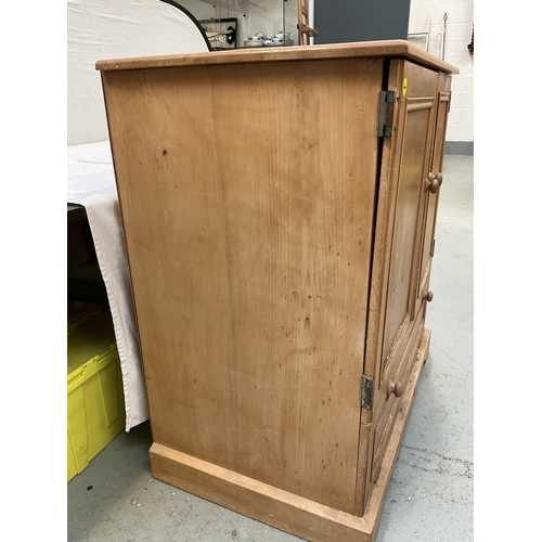 353 - PINE SIDE CABINET WITH CUPBOARD BELOW H40