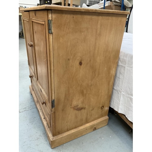 353 - PINE SIDE CABINET WITH CUPBOARD BELOW H40