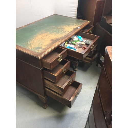 265 - OAK KNEE HOLE PEDASTAL DESK WITH FADED LEATHER TOP FITTED WITH 8 DRAWERS H32