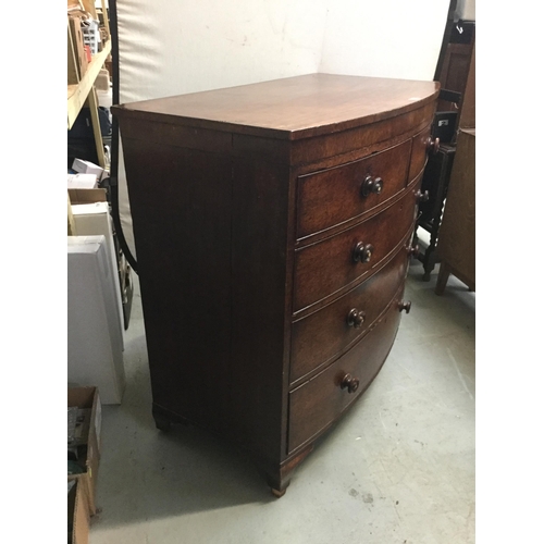 267 - VICTORIAN MAHOGANY 2 OVER 3 BOW FRONTED CHEST OF DRAWERS 3 ON BRACKET FEET WITH TURNED WOODEN KNOBS ... 