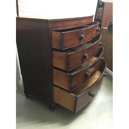 267 - VICTORIAN MAHOGANY 2 OVER 3 BOW FRONTED CHEST OF DRAWERS 3 ON BRACKET FEET WITH TURNED WOODEN KNOBS ... 