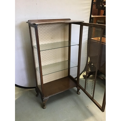 285 - SMALL VINTAGE WALNUT CHINA CABINET FITTED WITH 2 GLASS SHELVES AND A 3 PANNEL DOOR H42