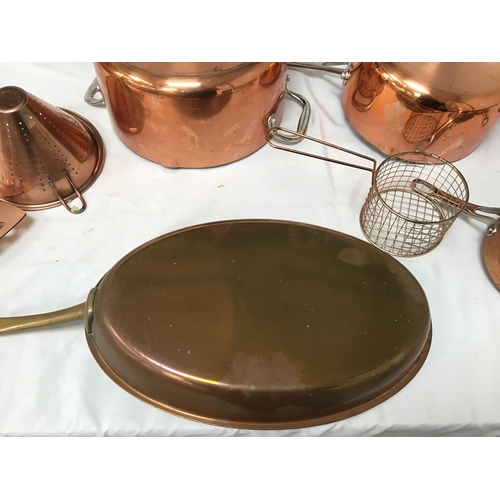 298 - QTY OF MODERN COPPER KITCHEN PANS AND UTENSILS