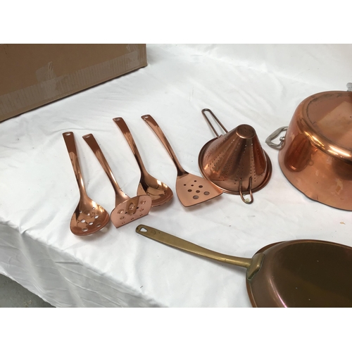 298 - QTY OF MODERN COPPER KITCHEN PANS AND UTENSILS