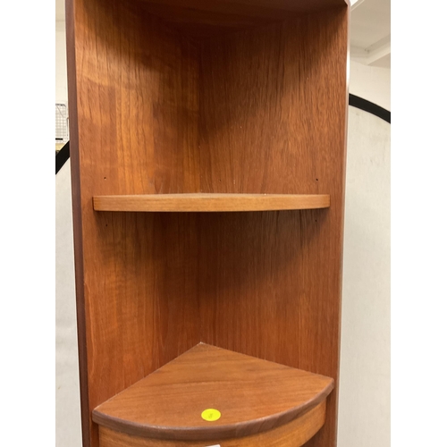 384 - RETRO BADGED G PLAN TEAK FLOOR STANDING CORNER UNIT WITH 2 DOOR CUPBOARD BASE AND 2 SHELVES ABOVE - ... 