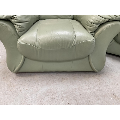 389 - GREEN LEATHER 3 PIECE 2 SEATER SUITE