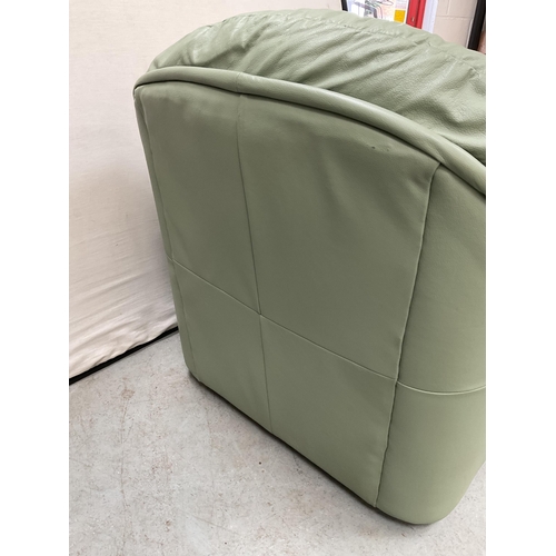 389 - GREEN LEATHER 3 PIECE 2 SEATER SUITE