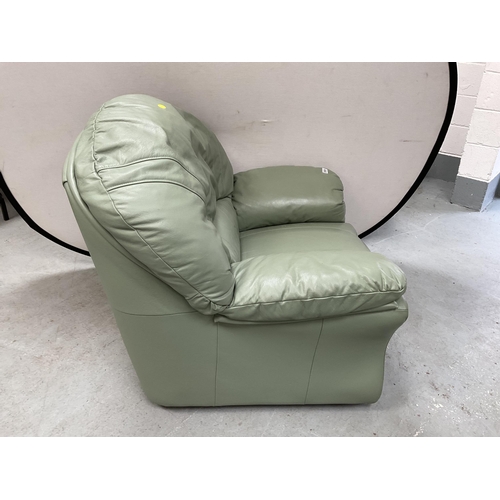 389 - GREEN LEATHER 3 PIECE 2 SEATER SUITE