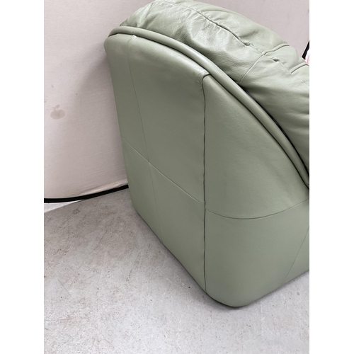 389 - GREEN LEATHER 3 PIECE 2 SEATER SUITE