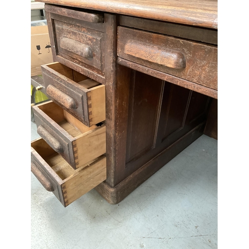 399 - VINTAGE OAK ROLL TOP KNEE HOLE TWIN PEDASTAL DESK WITH FITTED INTERIOR AND WORK SLIDE