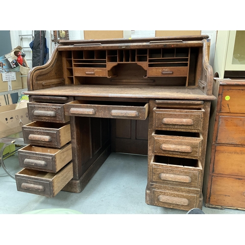 399 - VINTAGE OAK ROLL TOP KNEE HOLE TWIN PEDASTAL DESK WITH FITTED INTERIOR AND WORK SLIDE