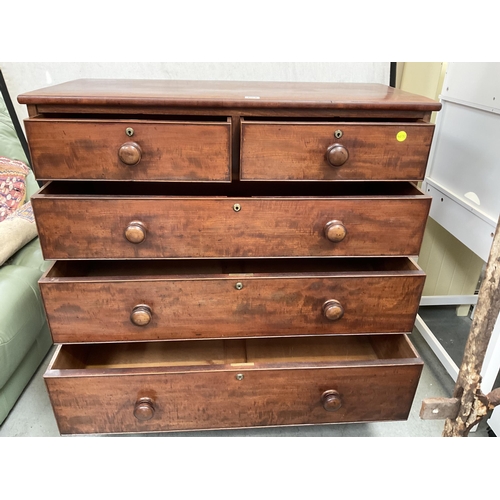 404 - VICTORIAN MAHOGANY 2 OVER 3 CHEST OF DRAWERS WITH TURNED WOODEN KNOBS - H 42