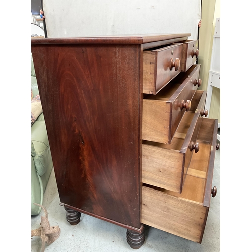 404 - VICTORIAN MAHOGANY 2 OVER 3 CHEST OF DRAWERS WITH TURNED WOODEN KNOBS - H 42