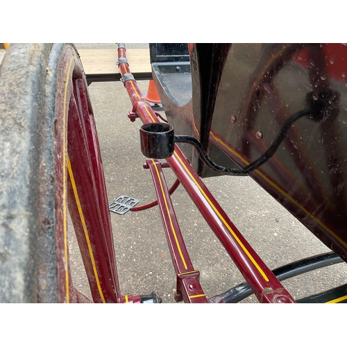 407 - VICTORIAN TWIN WHEEL HORSE TRAP WITH LEAF SPRING SUSPENSION, IRON STEPS AND LAMP BRACKETS PAINTED RE... 