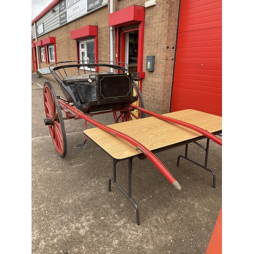 409 - ANTIQUE TWIN WHEEL HORSE TRAP WITH LEAF SPRING SUSPENSION, IRON STEPS AND LAMP BRACKETS PAINTED RED ... 