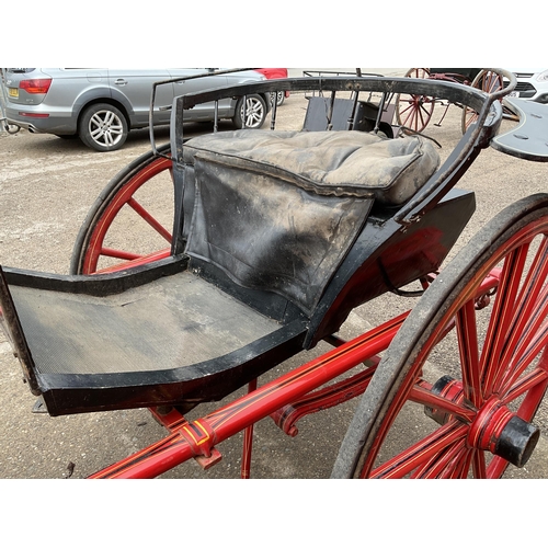 409 - ANTIQUE TWIN WHEEL HORSE TRAP WITH LEAF SPRING SUSPENSION, IRON STEPS AND LAMP BRACKETS PAINTED RED ... 