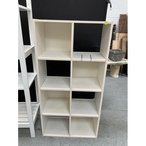 413 - MODERN WHITE PAINTED SHELF UNIT WITH 4 SHELVES H 68