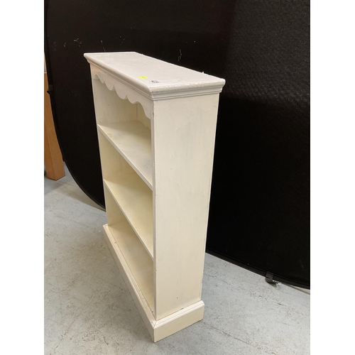 423 - PINE WHITE PAINTED BOOKCASE FITTED WITH 3 SHELVES H 38