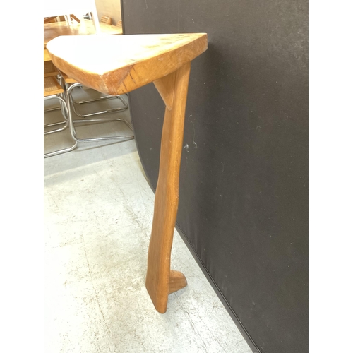 425 - UNUSUAL MODERN WOODEN CORNER TABLE H 34