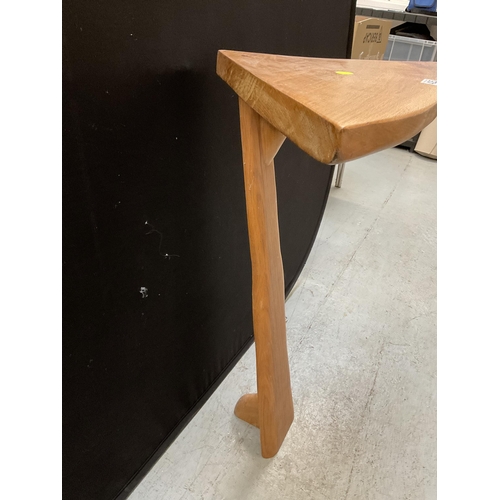 425 - UNUSUAL MODERN WOODEN CORNER TABLE H 34