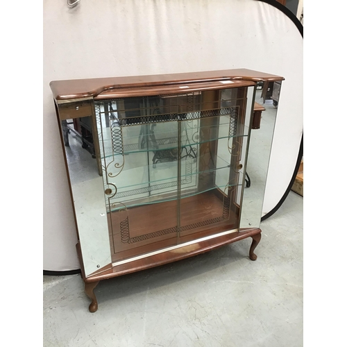 327 - 1950'S CHINA DISPLAY CABINET WITH SLIDING GLASS DOORS AND MIRROR PANELS H42