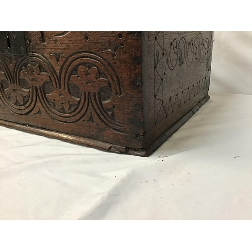 336 - EARLY OAK TABLE TOP BIBLE BOX WITH IRON LOCK CARVED TO THE FRONT AND SIDES H9.5