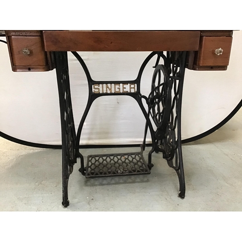 341 - VINTAGE TREADLE SINGER SEWING MACHINE WITH CAST IRON BASE AND FITTED DRAWERS