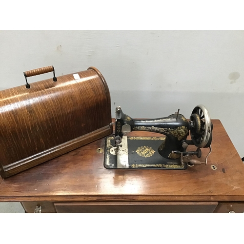 341 - VINTAGE TREADLE SINGER SEWING MACHINE WITH CAST IRON BASE AND FITTED DRAWERS