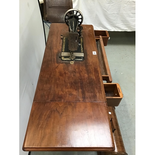 341 - VINTAGE TREADLE SINGER SEWING MACHINE WITH CAST IRON BASE AND FITTED DRAWERS