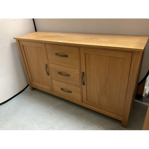 426 - MODERN LIGHT OAK SIDEBOARD FITTED WITH 2 CUPBOARDS AND 3 DRAWERS H34