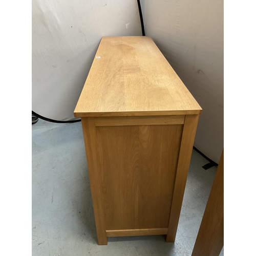 426 - MODERN LIGHT OAK SIDEBOARD FITTED WITH 2 CUPBOARDS AND 3 DRAWERS H34