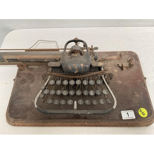 1 - BLICKENSDERFED VINTAGE COLLECTORS TYPEWRITER A/F - BASE 18