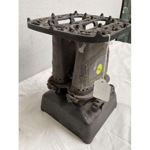 28 - VINTAGE NUMBER 2 CAST IRON TWIN BURNER BEATRICE STOVE H11