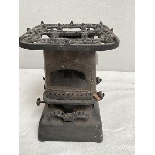 28 - VINTAGE NUMBER 2 CAST IRON TWIN BURNER BEATRICE STOVE H11